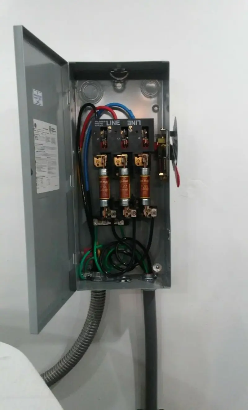 Three-phase disconnect switch installed for Smoke Detector Installation in Okmulgee